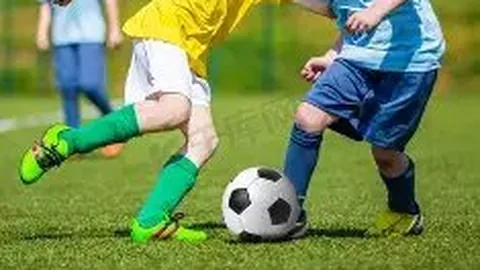 章泽天罕见尝试黄色发色，与刘强东年龄差距更明显